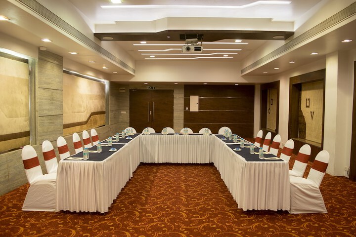 Ballroom/Hall 96 of 136