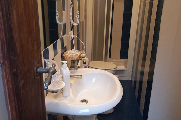 Room 43 of 61