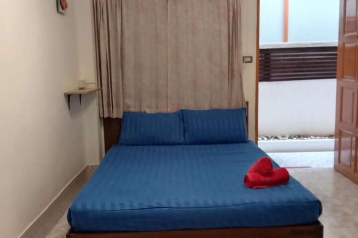 Room 27 of 61