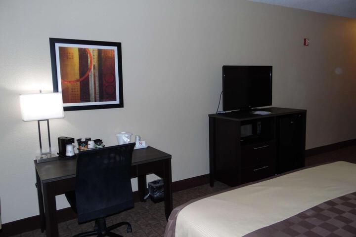 1 King Bed High Speed Internet Accessible Coffee Maker Microwave, Refrigerator, Hairdryer Full Breakfast (12 of 14)