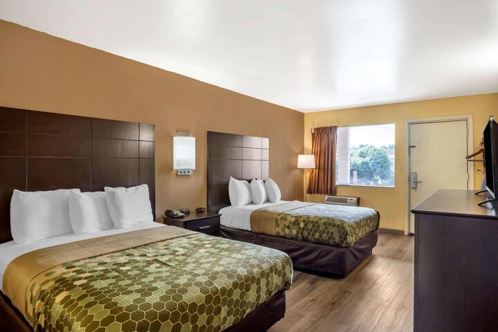 2 Double Beds (6 of 13)