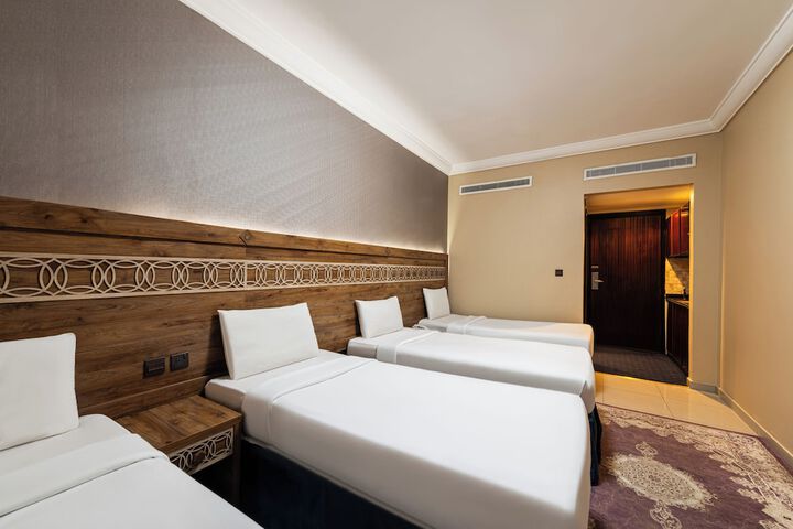 Room 5 of 8