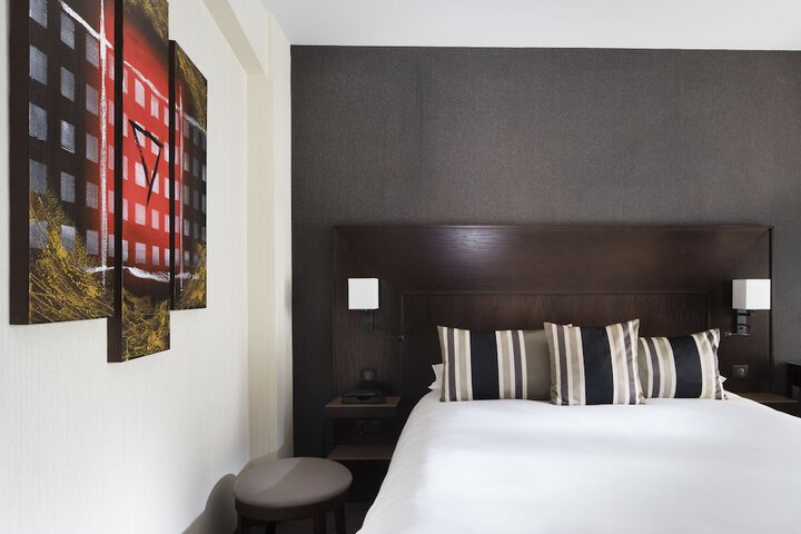 Room 16 of 35