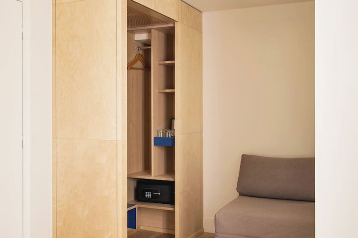 Room 17 of 64