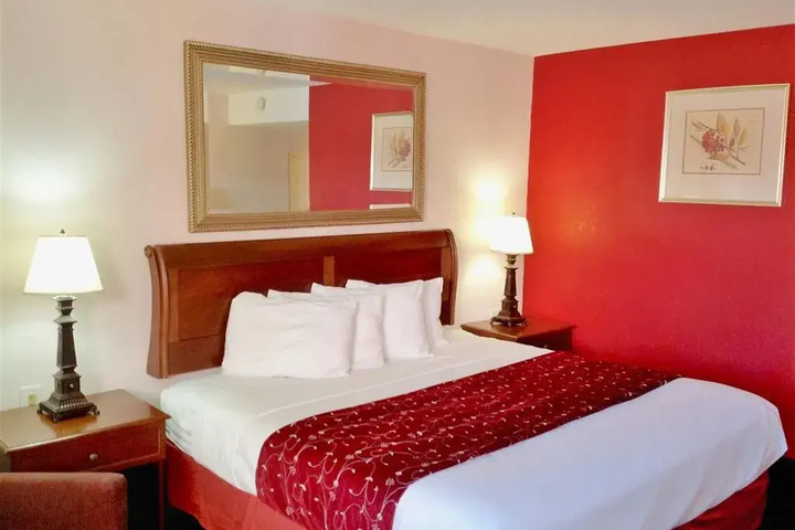 Room 2 of 8