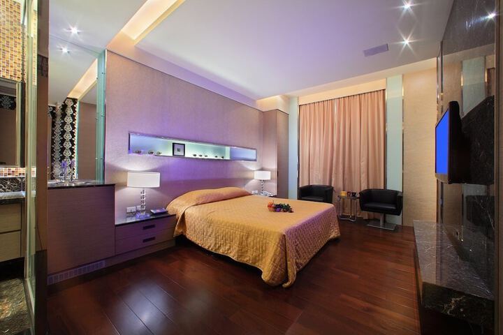 Room 14 of 33