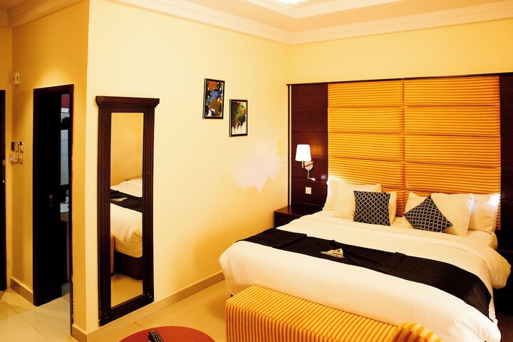 Room 13 of 35