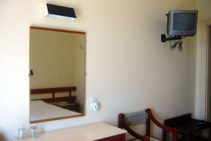 Room 8 of 18