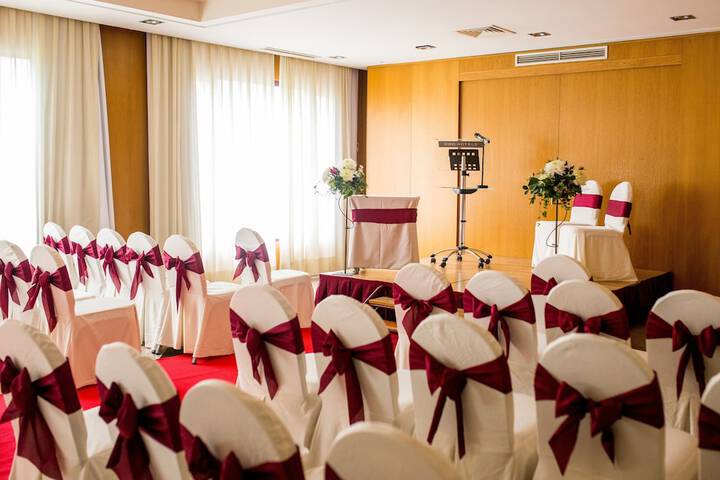 Ballroom/Hall 51 of 78