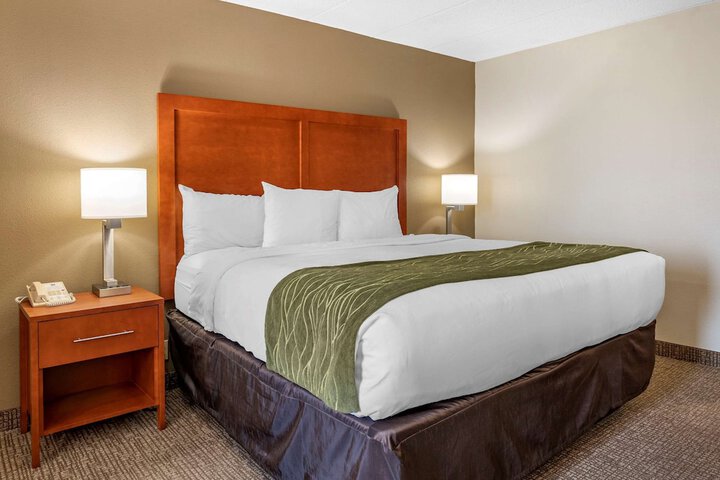 1 King Bed (7 of 13)
