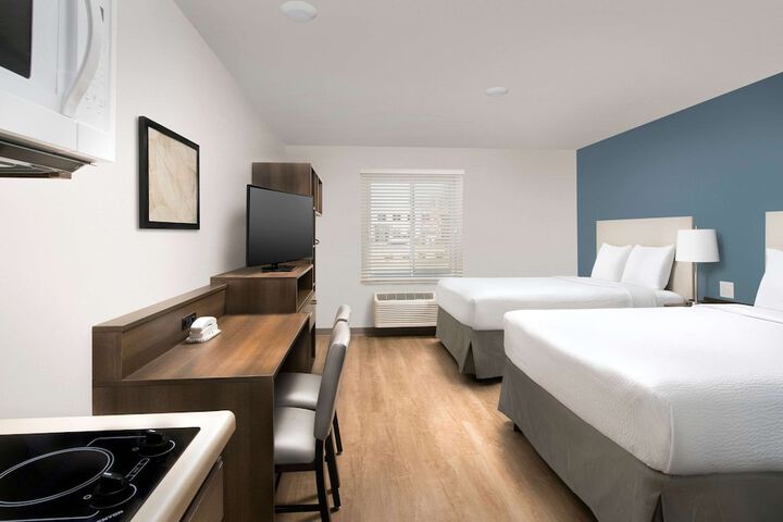 1 Queen Bed (13 of 20)