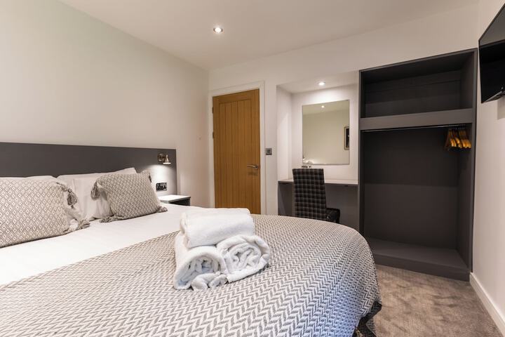 Room 4 of 61