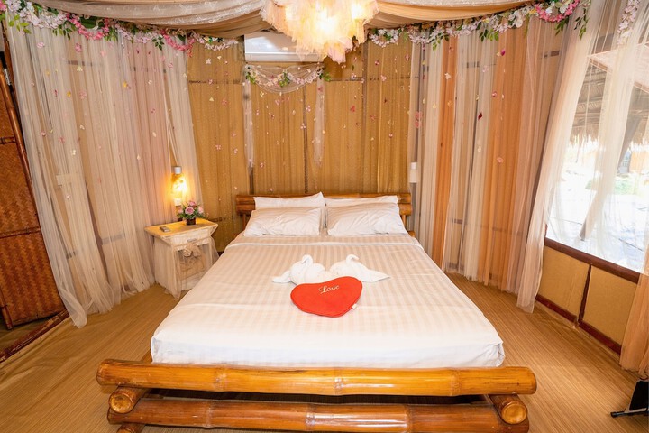 Room 9 of 65