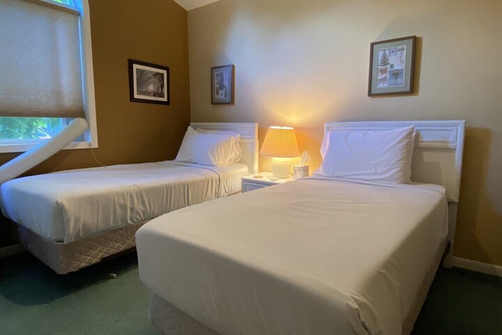 Room 4 of 20