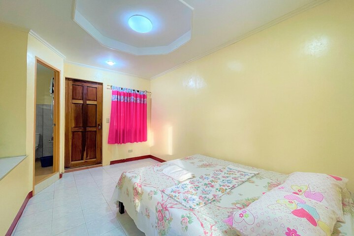 Room 10 of 28