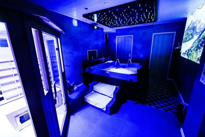 Room 2 of 22