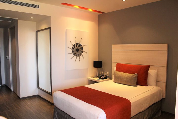 Room 20 of 33