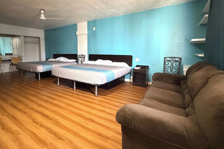 Room 14 of 22