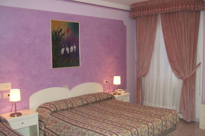 Room 9 of 66