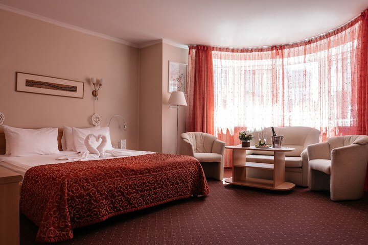 Room 12 of 33
