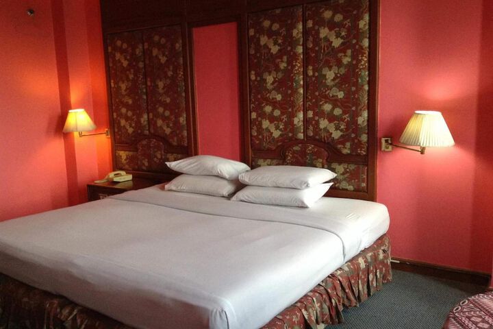 Room 16 of 40