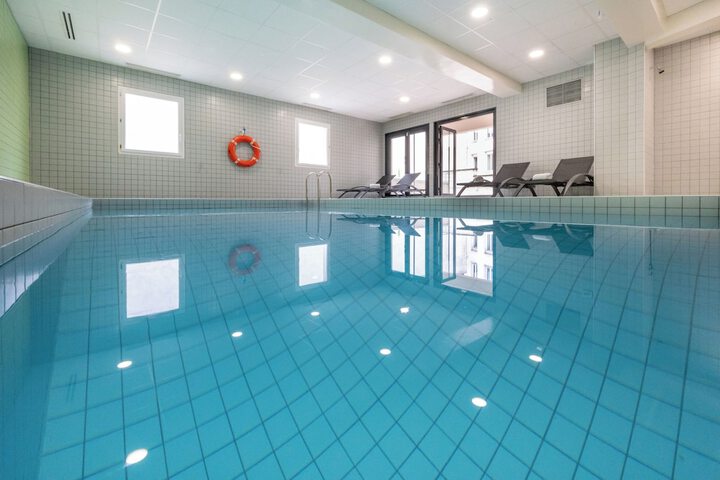 Hotel Pool
