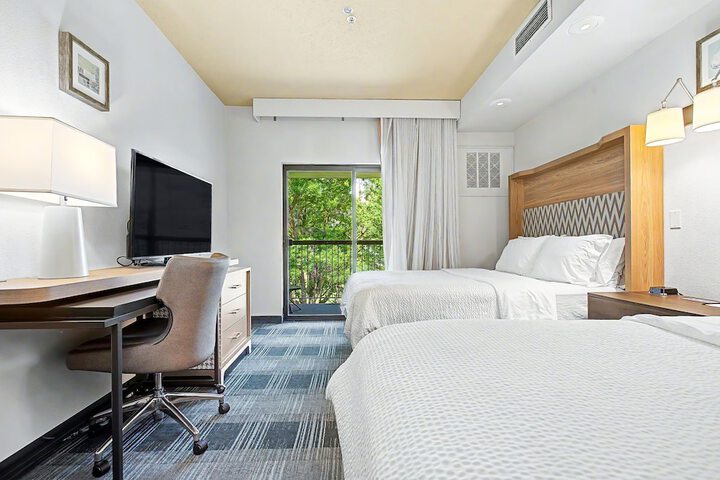 Room 93 of 236