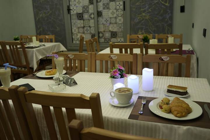 Dining 37 of 40