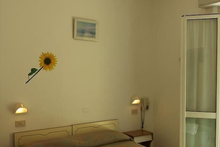 Room 9 of 21