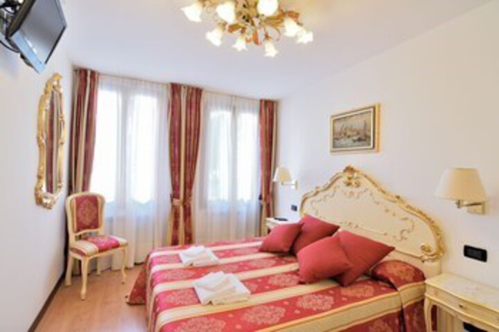 Room 21 of 53