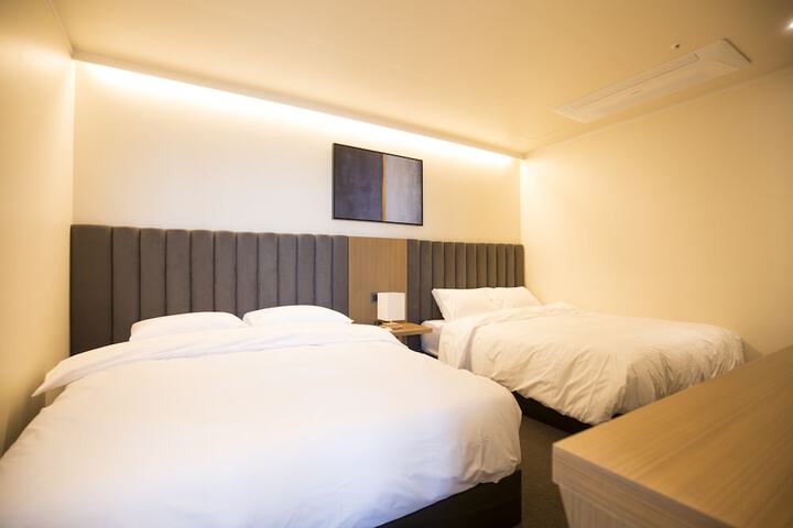 Room 145 of 224