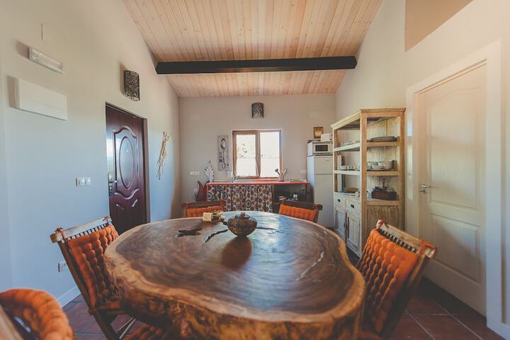 Room 6 of 10