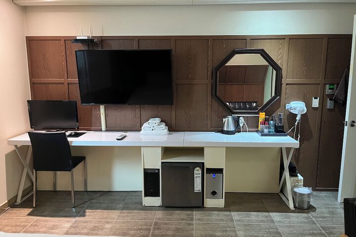 Room 2 of 29