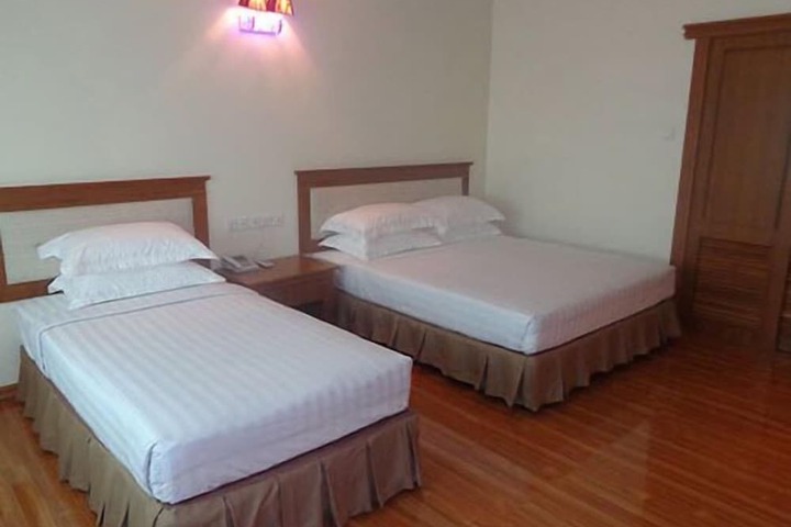 Room 4 of 28