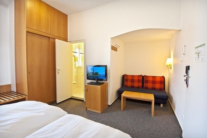 Room 17 of 49