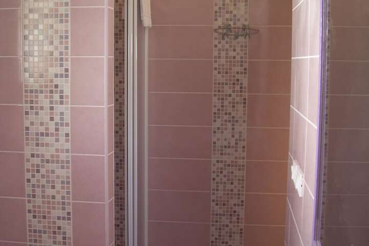 Room 8 of 16