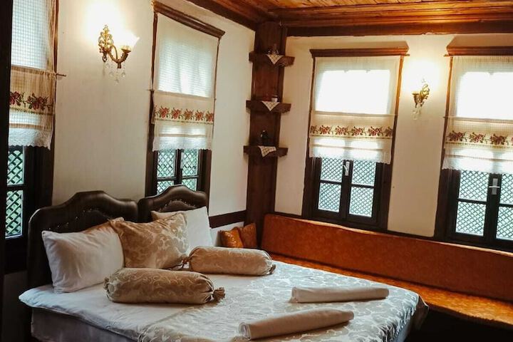 Room 10 of 21