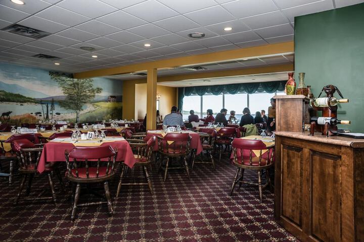 Dining 90 of 141