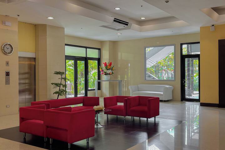 Entrance & Lobby