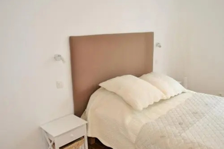 Room 5 of 16