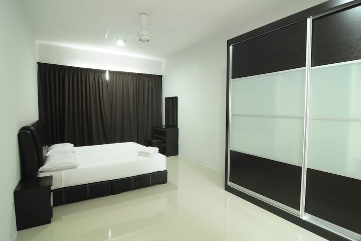 Room 3 of 44