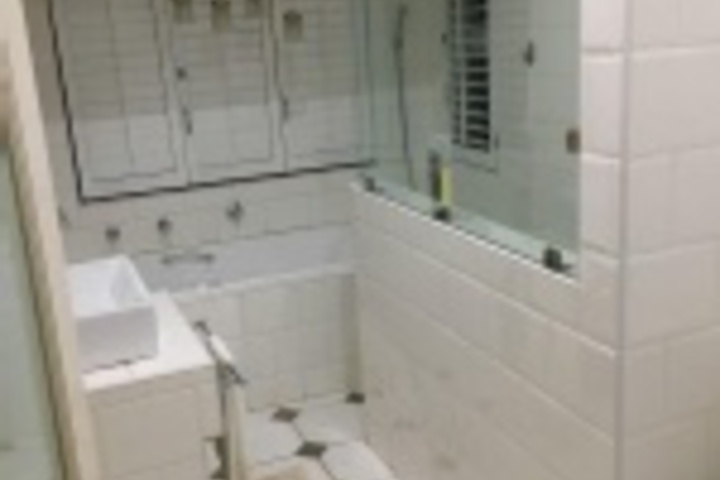 Room 30 of 216