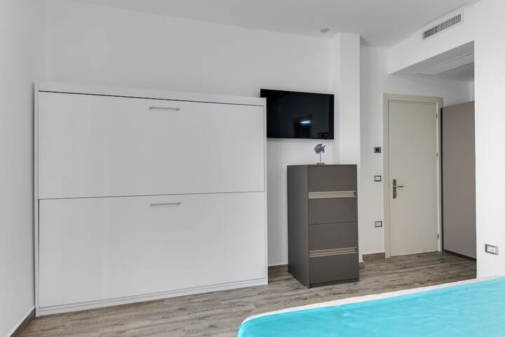Room 4 of 74