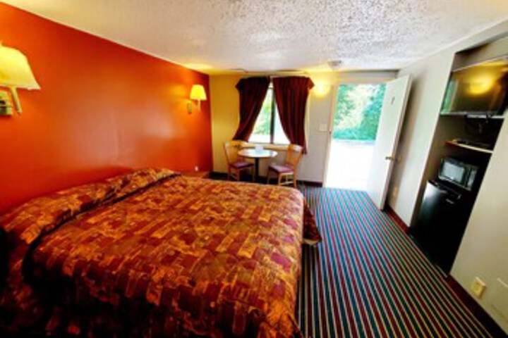 Room 12 of 25