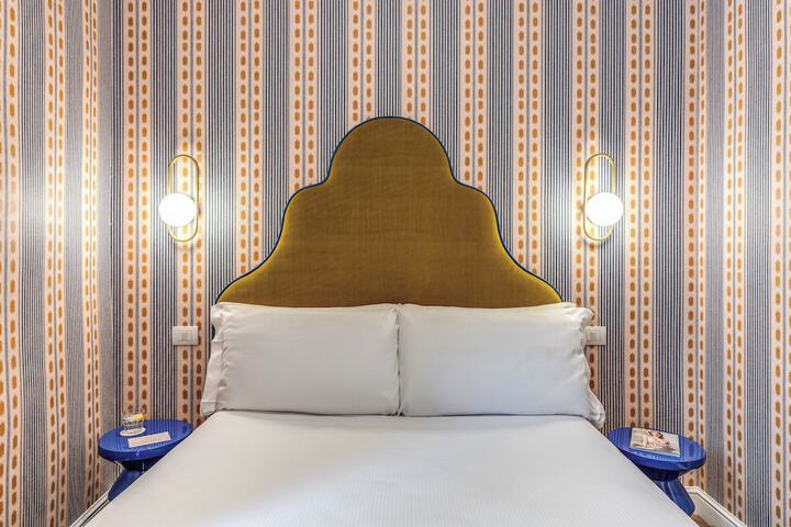 Room 4 of 25