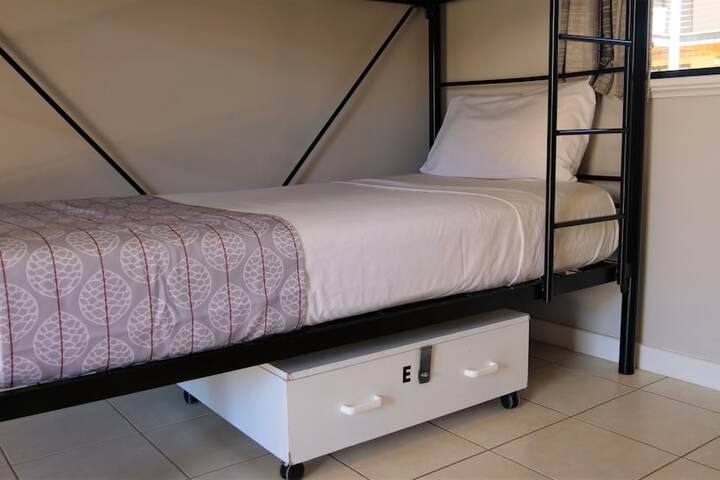 Room 8 of 122