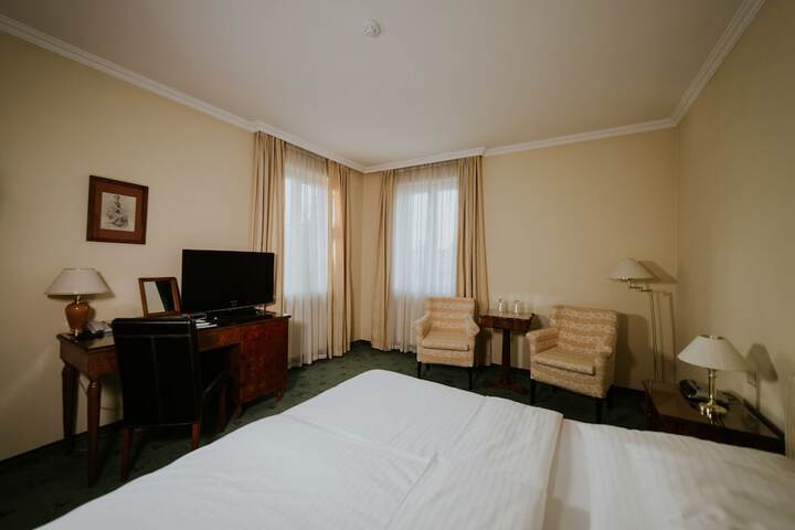Room 13 of 32