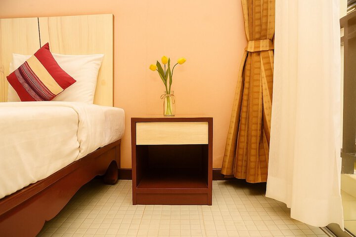 Room 10 of 127