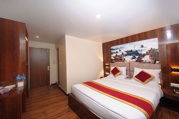 Room 10 of 32
