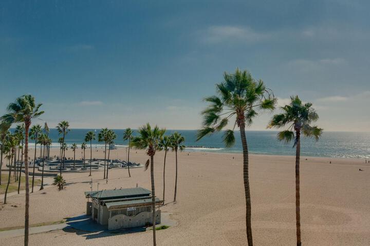 Exterior of Venice Beach